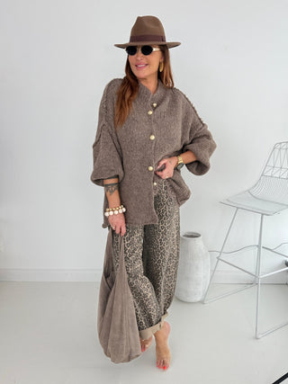 Strickcardigan in Taupe mit goldenen Knöpfen für Damen in Einheitsgröße 36-42+ - Levelone GmbH & Co. KG