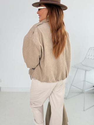 Jacke in Beige. Weiche, samtige Haptik. Hochwertige Verarbeitung. Für Damen in Einheitsgröße 36-42 - Levelone GmbH & Co. KG