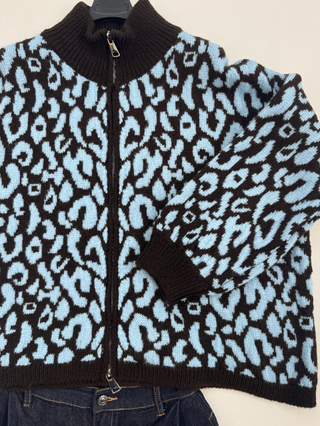 Leo Strickjacke in Braun/Hellblau mit goldenen Knöpfen, für Damen in Einheitsgröße 36-42 - Levelone GmbH & Co. KG