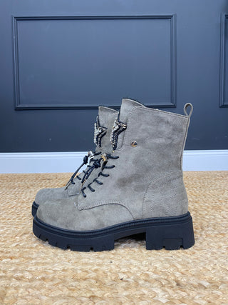 Boots 2411154-59