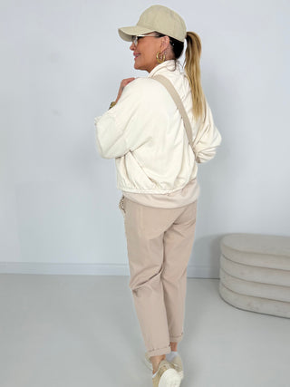Beige Jacke mit Knöpfen