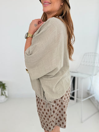 Shorts inkl. Gürtel in Taupe mit Bundfalten