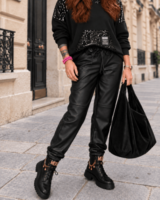 Lederhose (vegan) in Schwarz mit elastischer Taille für Damen in Einheitsgröße 36-42 - Levelone GmbH & Co. KG
