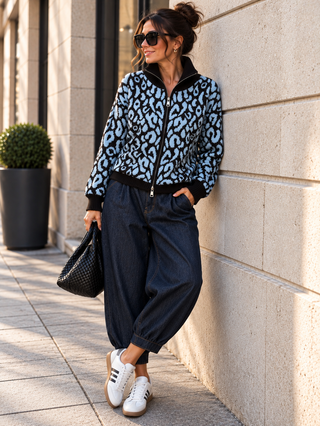 Leo Strickjacke in Braun/Hellblau mit goldenen Knöpfen, für Damen in Einheitsgröße 36-42 - Levelone GmbH & Co. KG